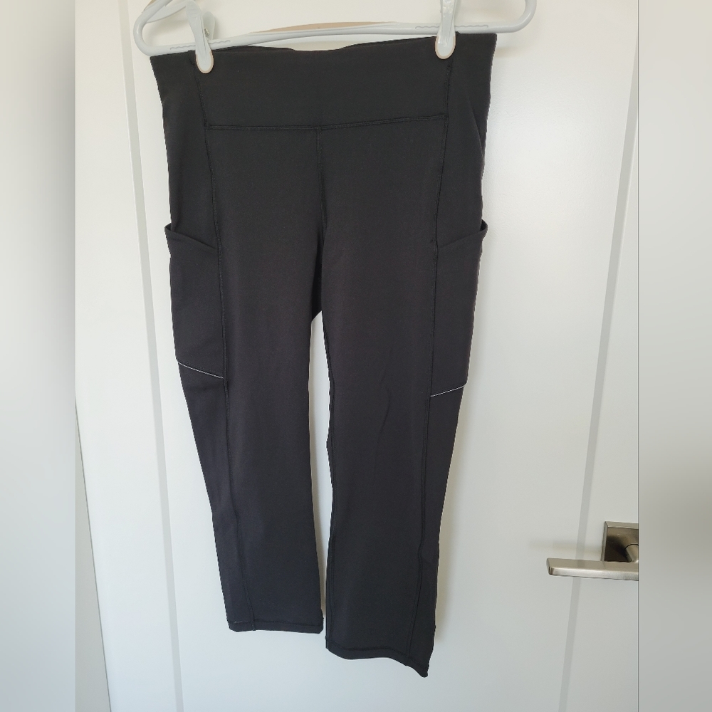 NWT Speed up crop 21" size 8